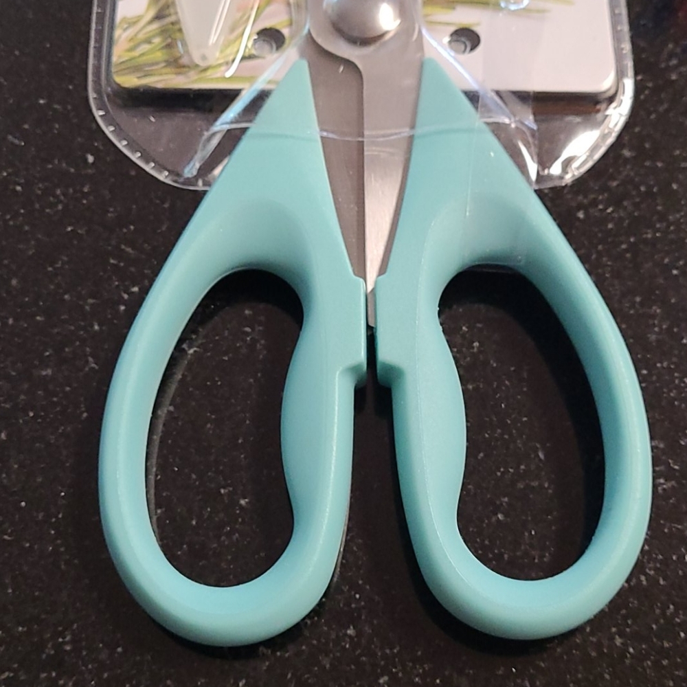 Kitchen Aid Utility Shears - Picture 4 of 5